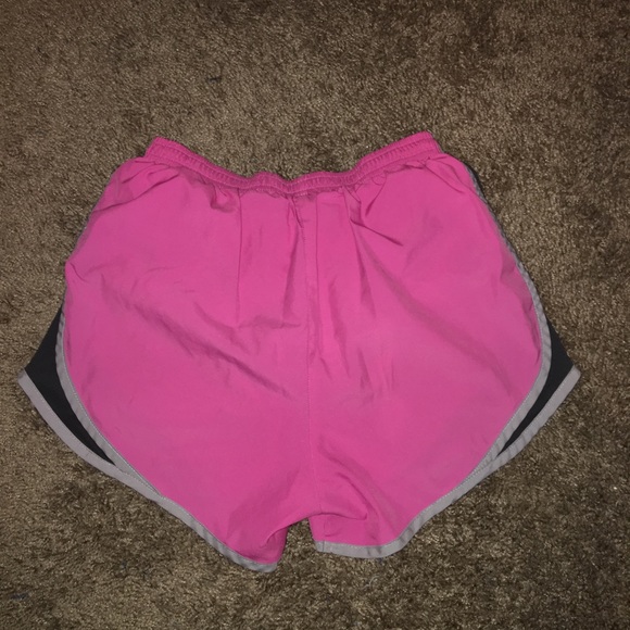 Women’s Nike shorts - Picture 2 of 3